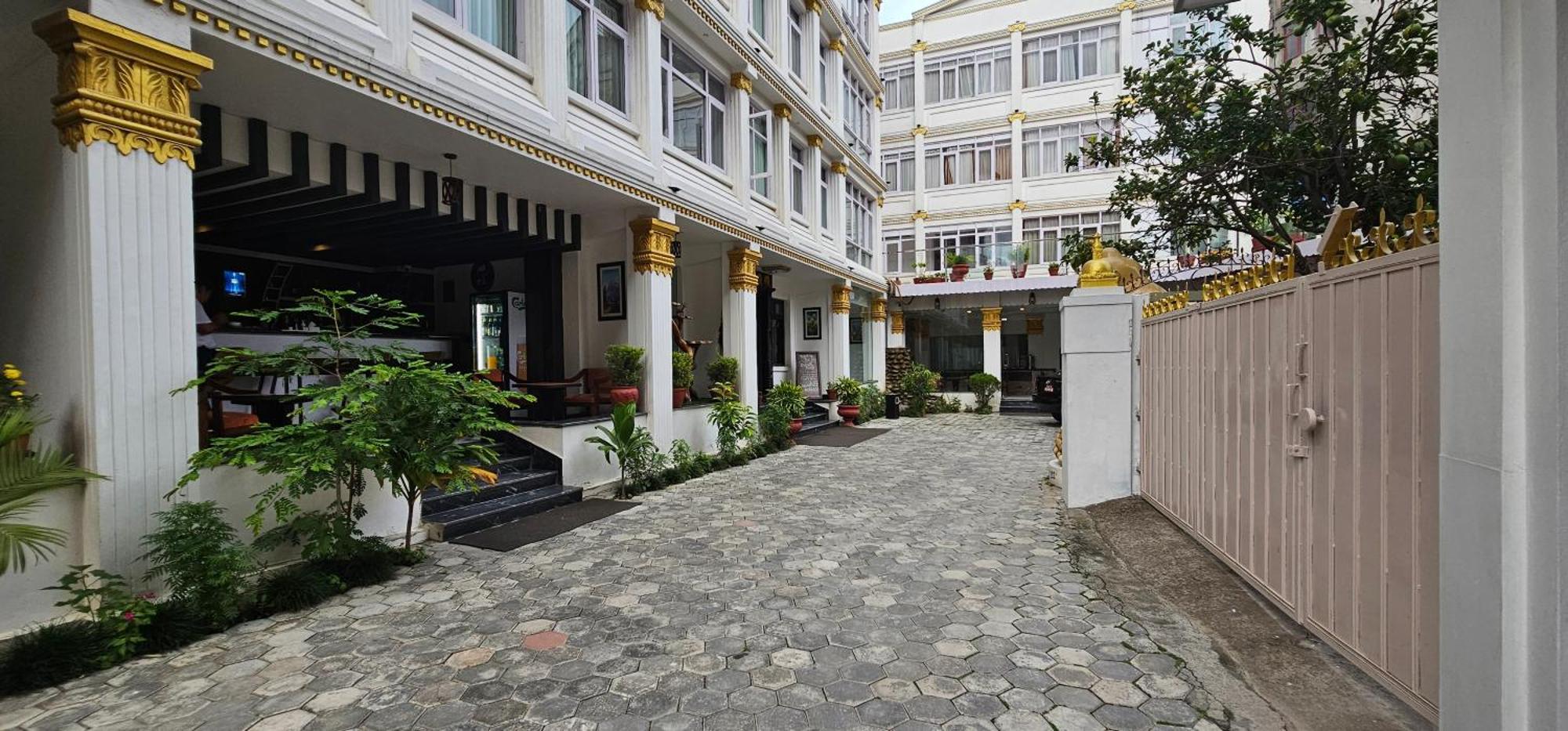 Durbar Hotel&Residence Katmandú Exterior foto